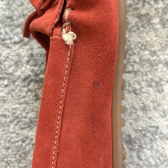 Red Minnetonka moccasins size 9 - Picture 7 of 7